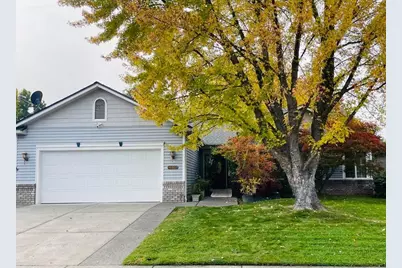 705 Mountain Avenue, Central Point, OR 97502 - Photo 1