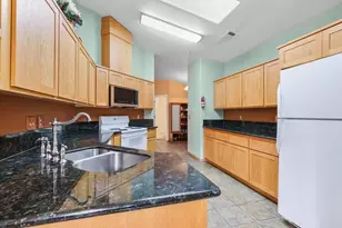 705 Mountain Ave, Central Point, OR 97502 - Photo 9