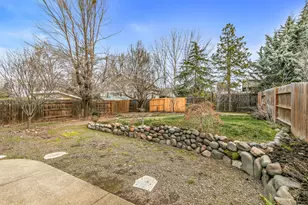 858 Faith Ave, Ashland, OR 97520 - Photo 11