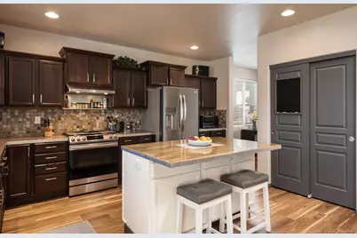 724 NW Green Forest Circle, Redmond, OR 97756 - Photo 9