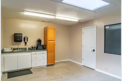 815 N Central Avenue #B, Medford, OR 97501 - Photo 3