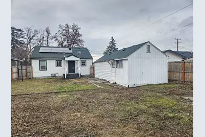 2215 Eberlein Avenue, Klamath Falls, OR 97601 - Photo 5