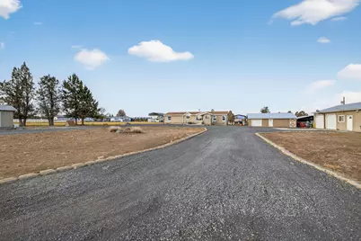 63493 Gentry Loop, Bend, OR 97701 - Photo 5