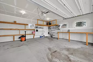 559 NW Rimrock Ct, Redmond, OR 97756 - Photo 43