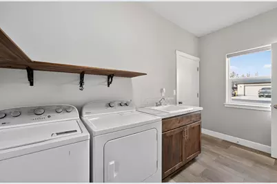 559 NW Rimrock Court, Redmond, OR 97756 - Photo 21