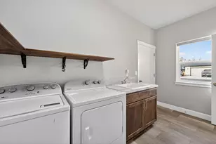 559 NW Rimrock Ct, Redmond, OR 97756 - Photo 21