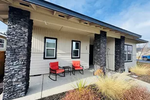 559 NW Rimrock Ct, Redmond, OR 97756 - Photo 5