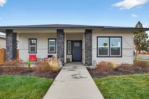 559 NW Rimrock Ct, Redmond, OR 97756 - Photo 1