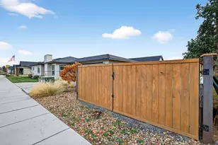 559 NW Rimrock Ct, Redmond, OR 97756 - Photo 43