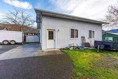 1215 NE A Street NE, Grants Pass, OR 97526 - Photo 3