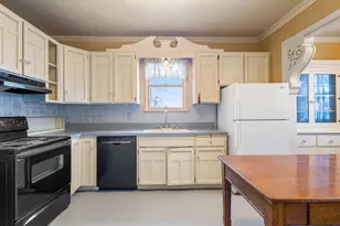 305 W 1st St, Prineville, OR 97754 - Photo 9