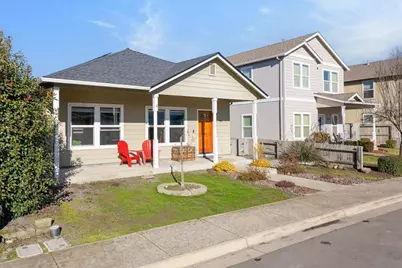 369 Cascade Drive, Central Point, OR 97502 - Photo 3