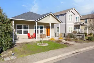 369 Cascade Dr, Central Point, OR 97502 - Photo 3