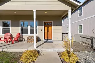 369 Cascade Dr, Central Point, OR 97502 - Photo 5