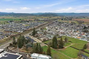 369 Cascade Dr, Central Point, OR 97502 - Photo 37