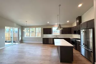 61221 SE Wagyu Dr, Bend, OR 97702 - Photo 5