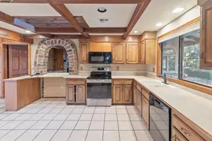 301 Canyon Dr, Grants Pass, OR 97527 - Photo 13