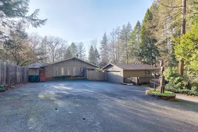 301 Canyon Drive, Grants Pass, OR 97527 - Photo 3
