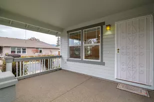 913 Schaefers Ln, Grants Pass, OR 97526 - Photo 5