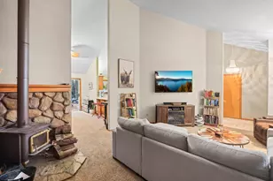 372 Thornbrook Dr, Merlin, OR 97532 - Photo 5