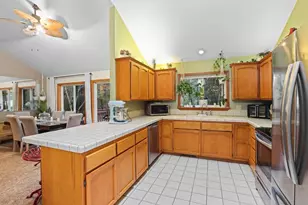 372 Thornbrook Dr, Merlin, OR 97532 - Photo 9