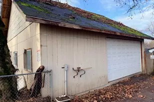 1170 W McAndrews Rd, Medford, OR 97501 - Photo 3