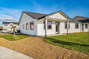 925 SE Starview Ave, Madras, OR 97741 - Photo 3