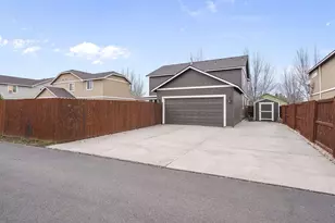 1320 NE 3rd St, Redmond, OR 97756 - Photo 33