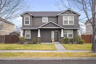 1320 NE 3rd St, Redmond, OR 97756 - Photo 1
