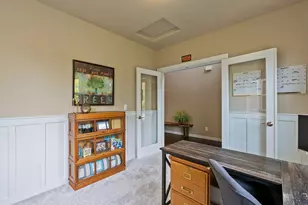 19671 Hollygrape St, Bend, OR 97702 - Photo 5