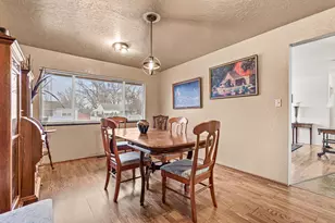 925 Winchester Ave, Medford, OR 97501 - Photo 11