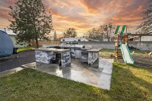 594 W Gregory Rd, Central Point, OR 97502 - Photo 15