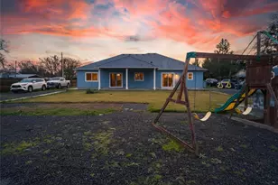 594 W Gregory Rd, Central Point, OR 97502 - Photo 17