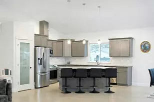 594 W Gregory Rd, Central Point, OR 97502 - Photo 5