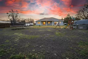 594 W Gregory Rd, Central Point, OR 97502 - Photo 17
