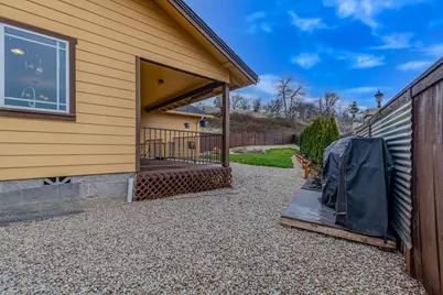 418 Phoenix Hills Dr, Phoenix, OR 97535 - Photo 25