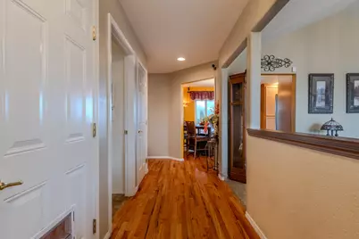 418 Phoenix Hills Dr, Phoenix, OR 97535 - Photo 5