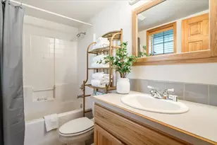 57785 Mt Rainier Ln, Sunriver, OR 97707 - Photo 13