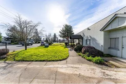 1596 NW Washington Boulevard, Grants Pass, OR 97526 - Photo 9