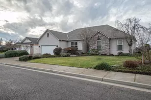 198 Prairie Landing Dr, Eagle Point, OR 97524 - Photo 3