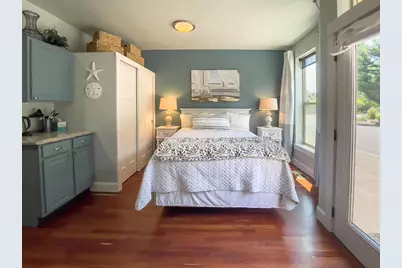 175 E E Street, Jacksonville, OR 97530 - Photo 9