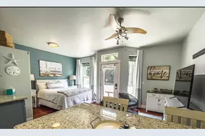 175 E E Street, Jacksonville, OR 97530 - Photo 1