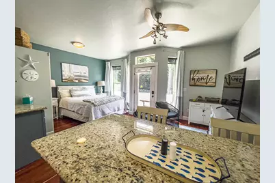 175 E E Street, Jacksonville, OR 97530 - Photo 13