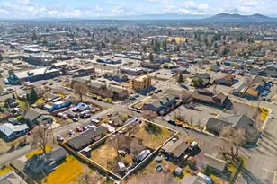 624 NW 4th St, Redmond, OR 97756 - Photo 21