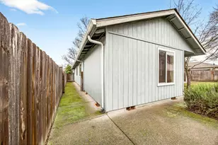 2016 Terrel Dr, Medford, OR 97501 - Photo 47