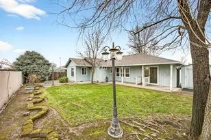 2016 Terrel Dr, Medford, OR 97501 - Photo 7