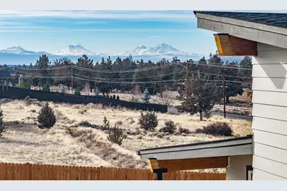 2370 SW Helmholtz Way, Redmond, OR 97756 - Photo 3