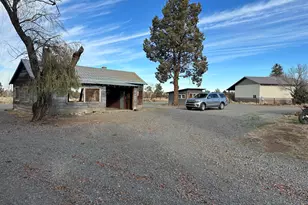 21430 Hwy 20, Bend, OR 97701 - Photo 15
