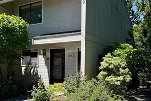 1279 Maple Leaf Ct, Medford, OR 97504 - Photo 1