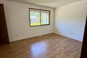 1279 Maple Leaf Ct, Medford, OR 97504 - Photo 13